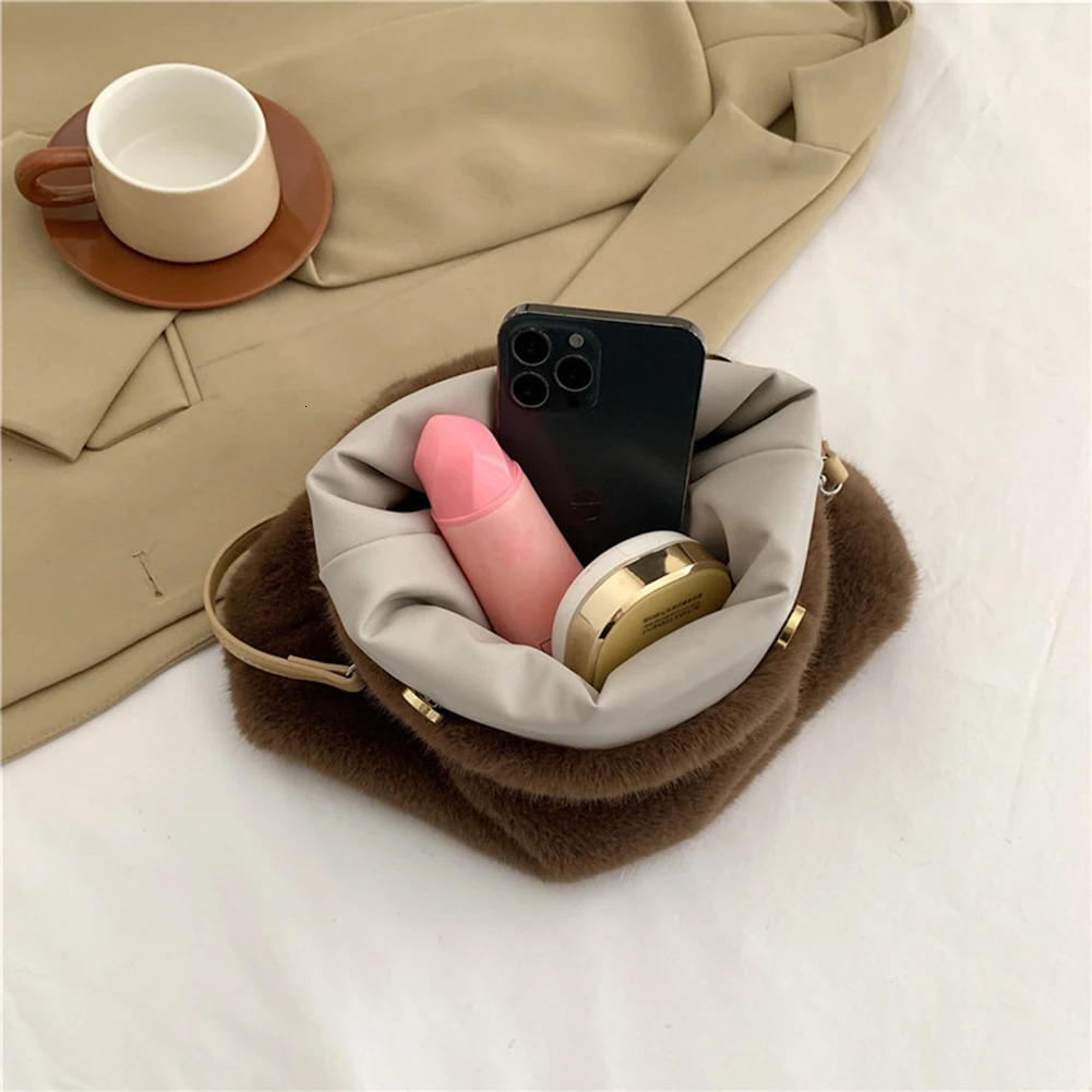 Womens plush cross bag adjustable shoulder strap fluffy handbag retro fur shoulder bag square homeless bag winter date wallet 241018