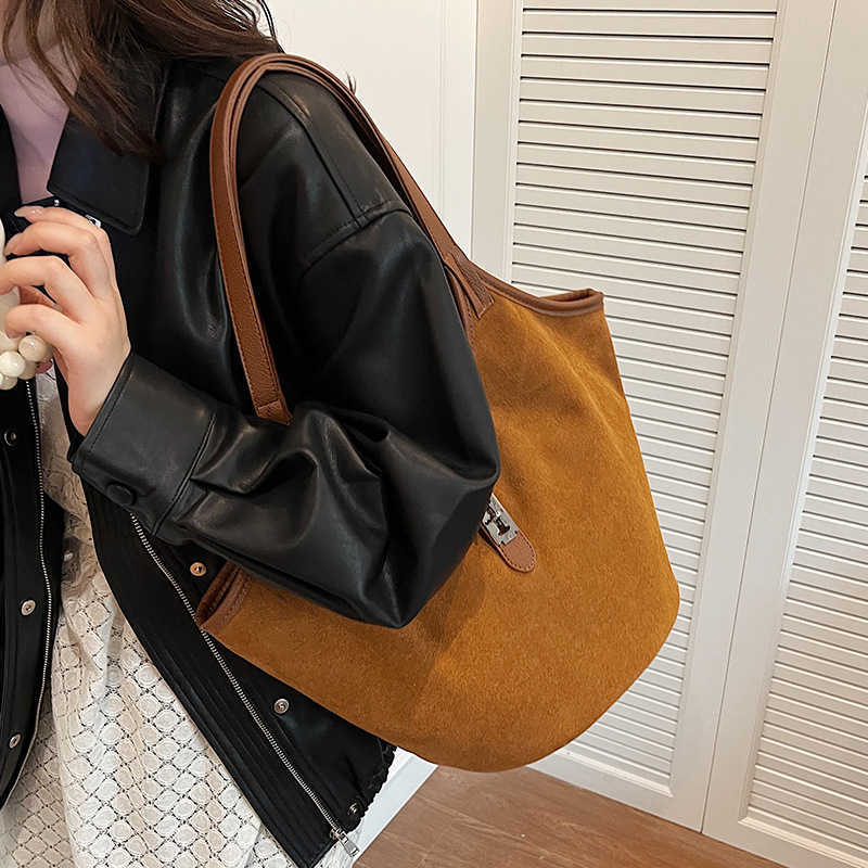 CMM Autumn and Winter Suede Bag for Women New Casual Large Capacity Shoulder Bag Commuting Tote Bag