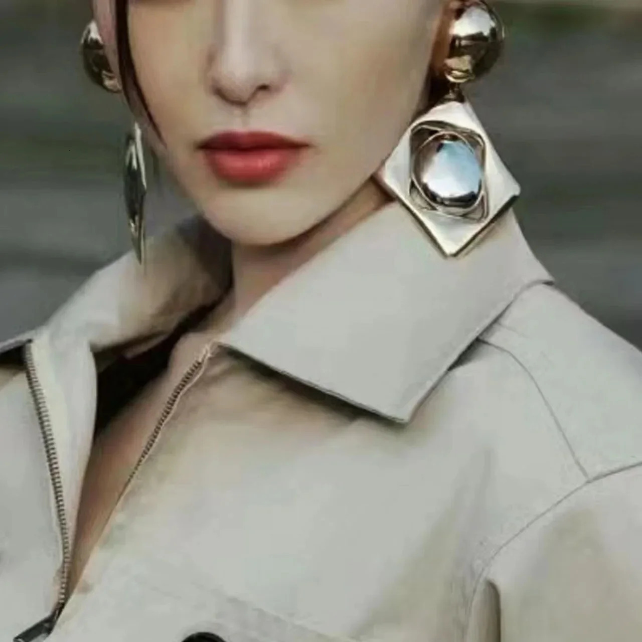 Fashionable ultra-thin hollow glossy metal square geometric earrings suitable for women exquisite daily jewelry 241018