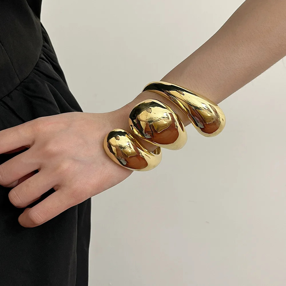 HUANZHI Exaggerated Geometric Spiral Metal Hollow Short and Fat Water Drop Open Bracelet Womens Fashion Jewelry 2024 241018