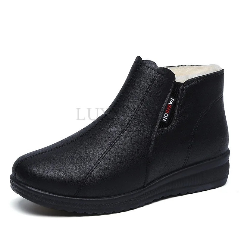 Flat bottomed round snow boots suitable for mothers to keep warm plush comfortable and soft cotton shoes womens short boots 241018
