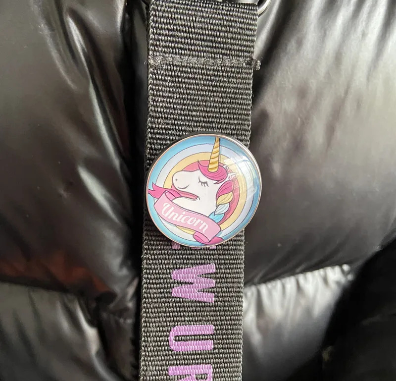 100 pieces of wholesale personalized customized brooch pos customized design po gifts for family anniversary collars with 25mm/30mm pins 241018