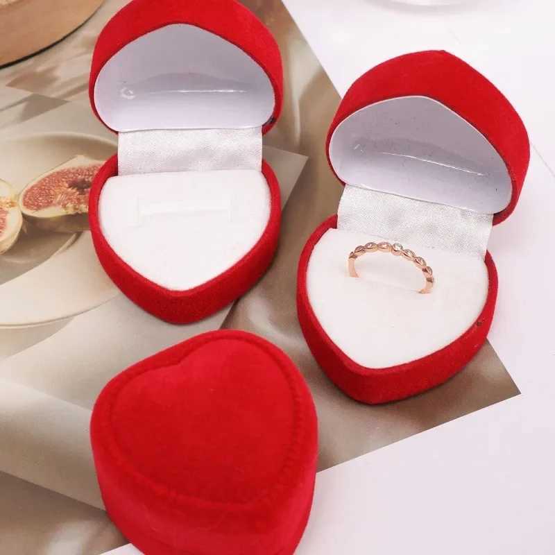 Red velvet heart-shaped ring box new jewelry display box holder wedding ring romantic Valentines Day gift wholesale W241019