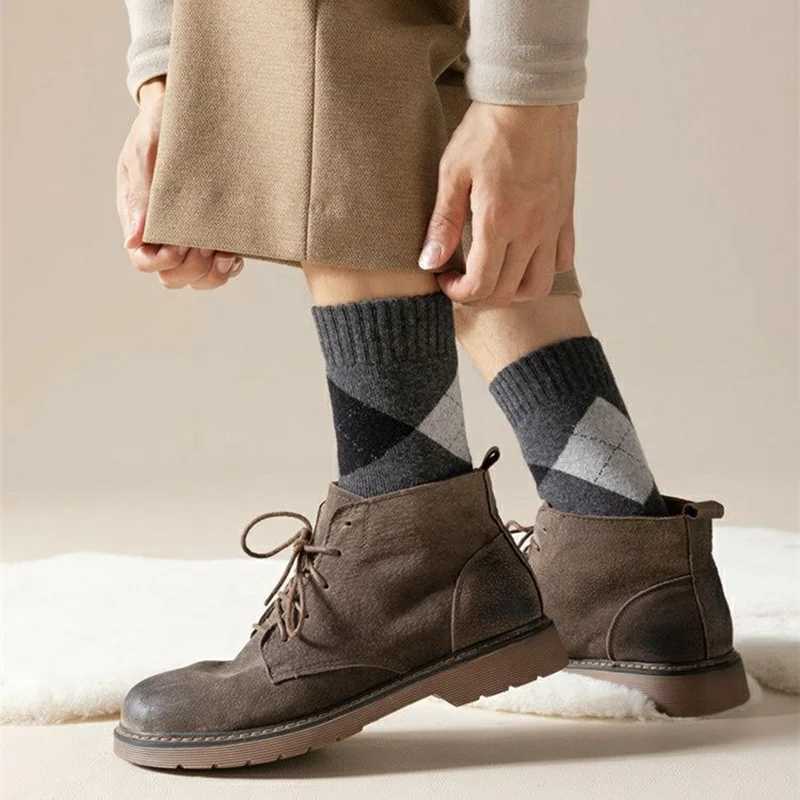 Winter Thick Warm Mens Merino Wool Socks Diamond Plaid Fashion Terry Socks High Quality Harajuku Retro Casual Socks For MenXJ241019