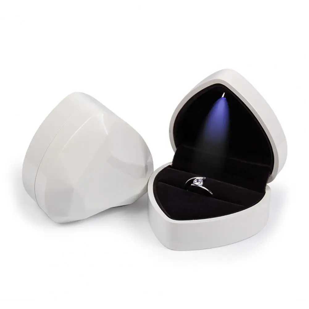 LED luminous ring box heart-shaped LED ring box portable case used for recommending engagement and wedding pocket jewelry gift boxes W241019