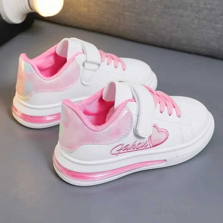Athletic Outdoor Childrens shoes 2024 summer new childrens fashion casual sports shoes hook and loop love embroidery princess sports shoe version H241