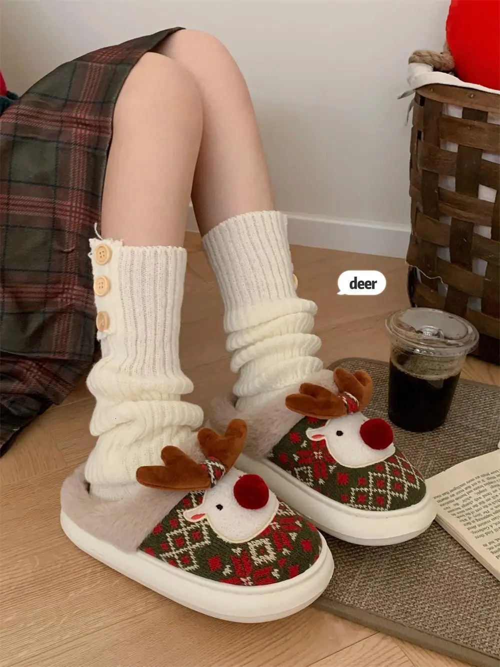 Cute Christmas reindeer womens cotton slippers winter family slippers plush insulated cartoon mens indoor slippers 241018