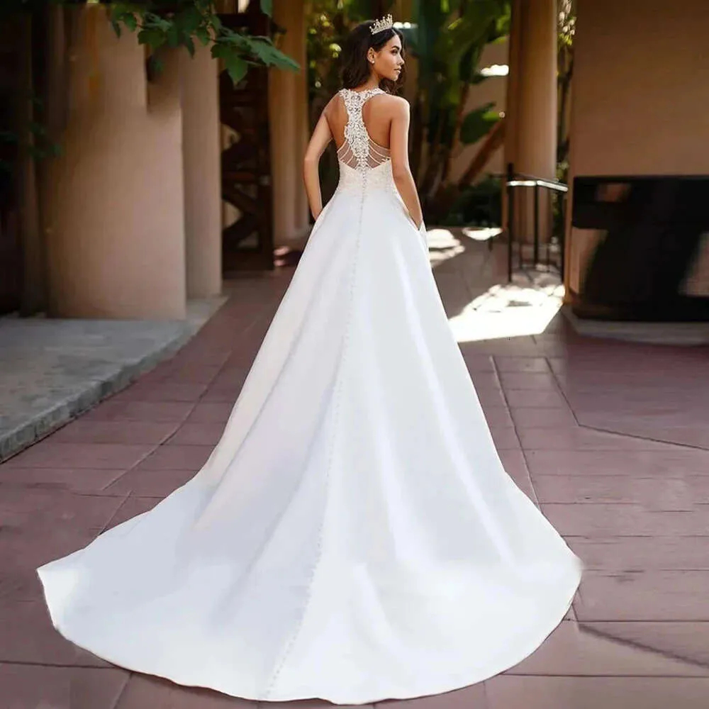 Simple White Satin Wedding Dress With Pockets Lace Appliques Sleeveless V-Neck A-Line Long Bridal Gown Open Back Court Train Elegant Vestido De Novia 