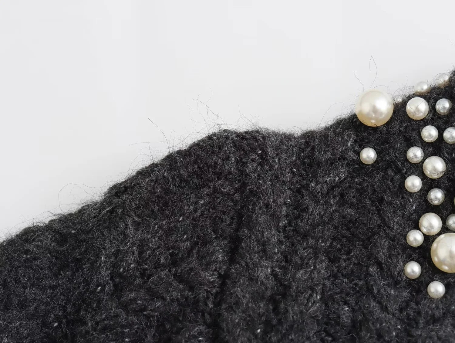 Autumn and winter sweet and fashionable temperature bright pearl craft knitted sweater cardigan wool sweater 241019