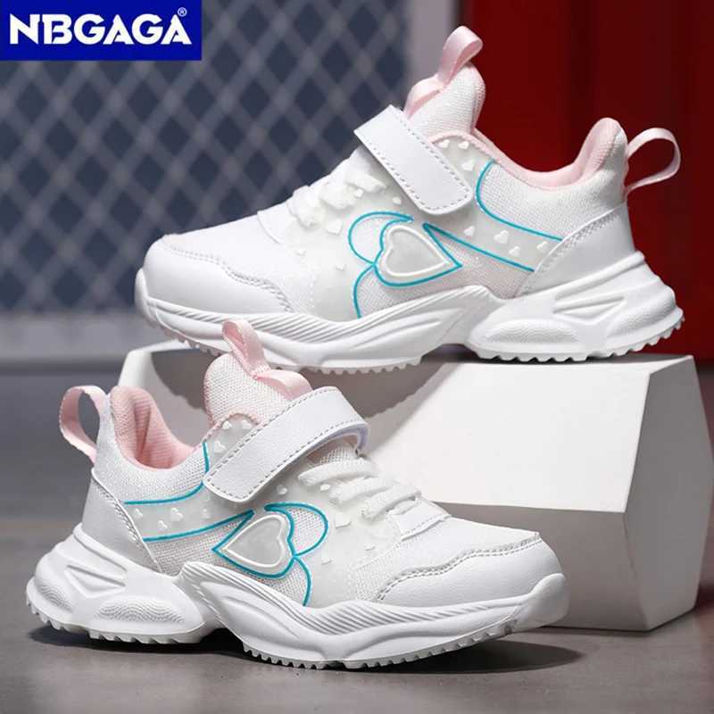 Athletic Outdoor Fashionable sports girls shoes breathable childrens Swt heart-shaped printed casual shoes lightweight childrens walking shoes anti sl
