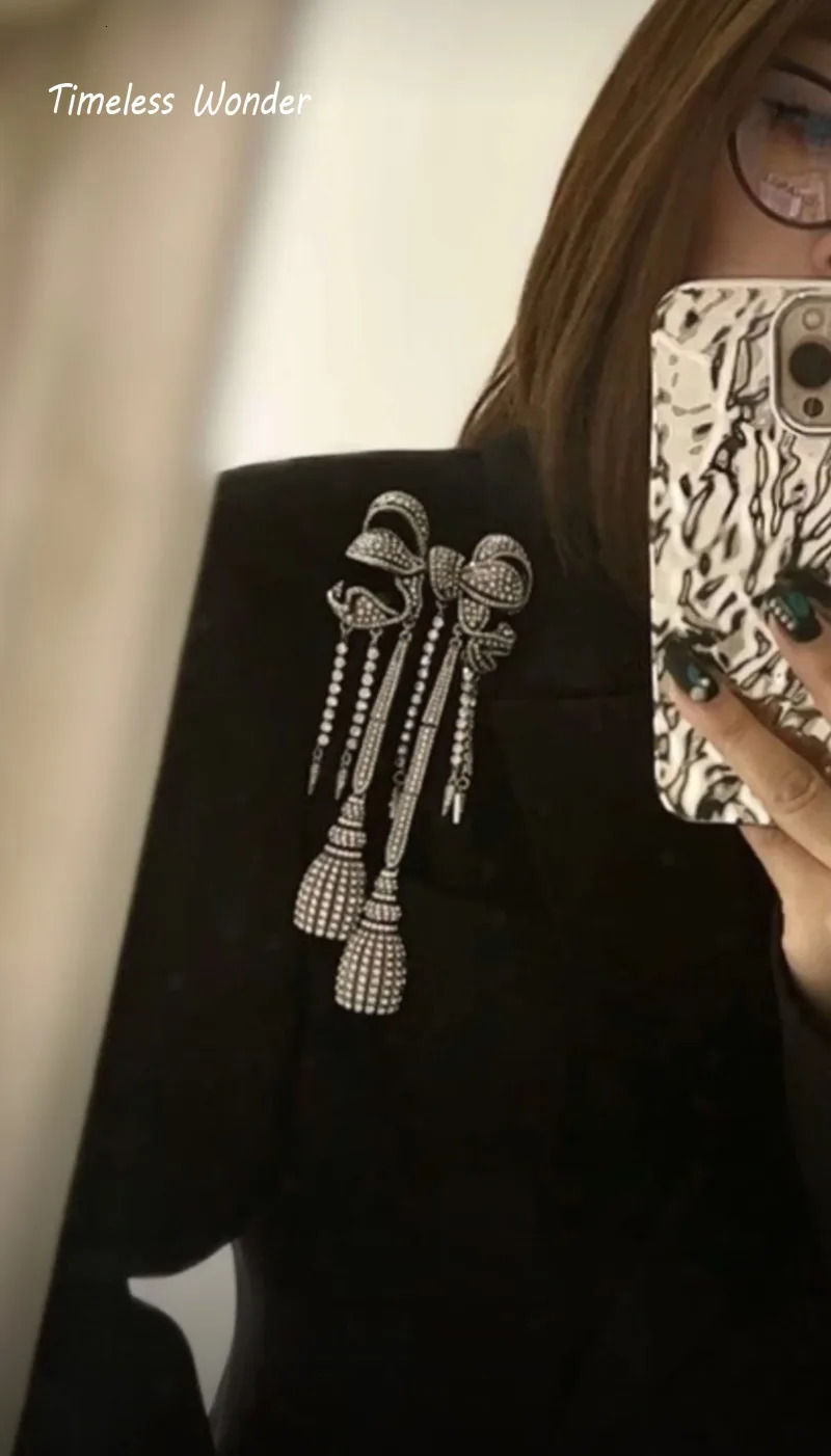 Timeless Wonder Fancy Zircon Geo Bow Tassel Broch Female Designer Jewelry Runway Top Punk Luxury Rare Gift 6323 241018