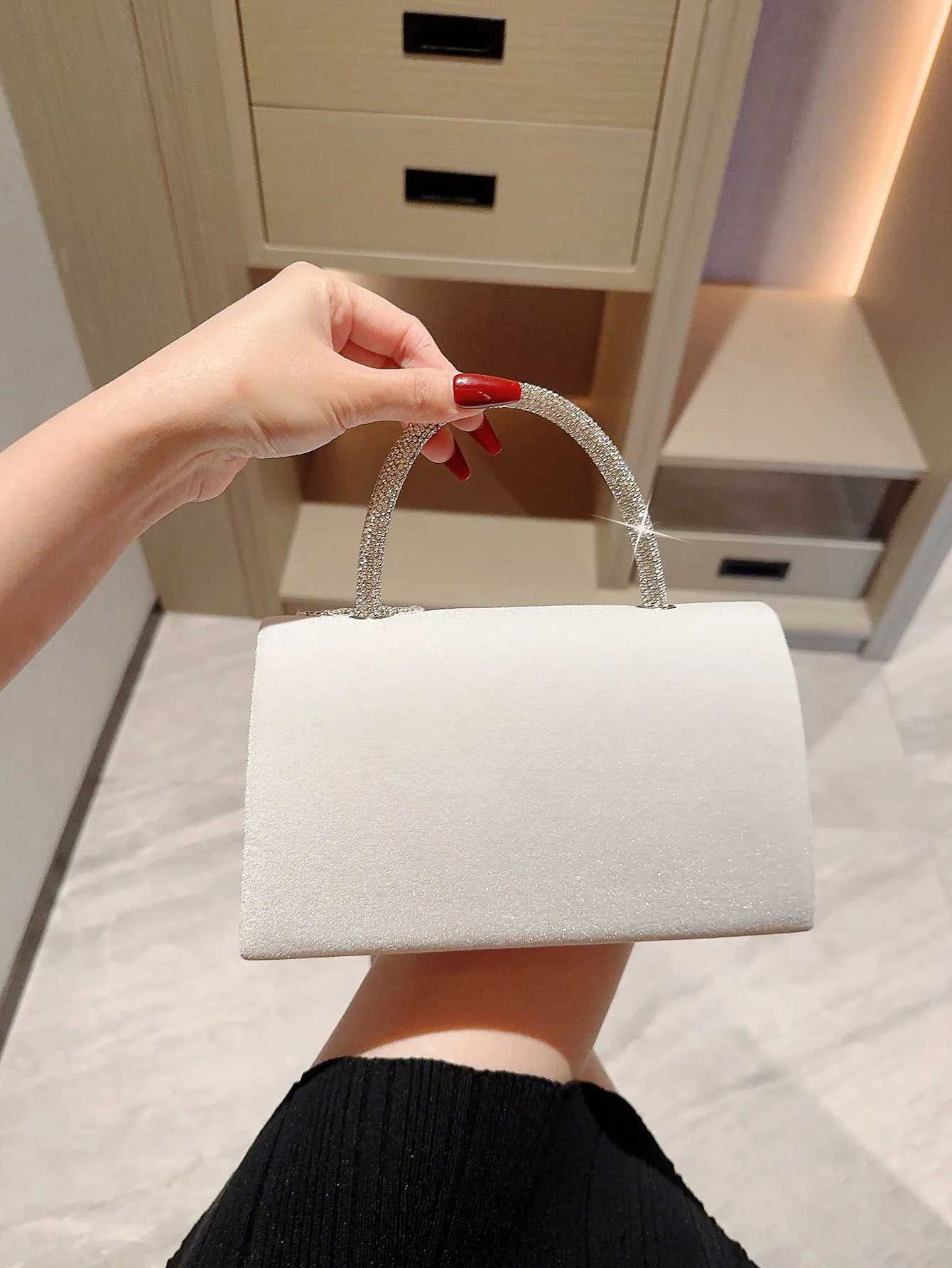 Ladies Autumn Retro Velvet Flaps Evening Bag Dress Tassel Handbag Banquet Bag Promotion Bag Party Handbag Bridal Bag Y241019
