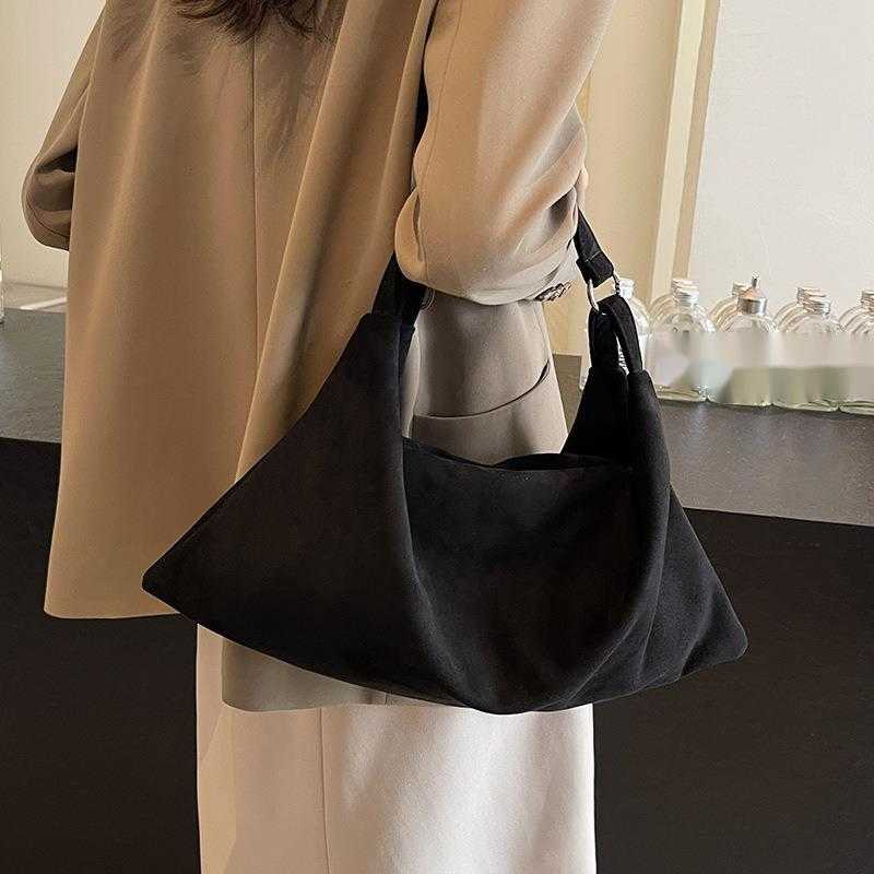 CMM Leisure Large Capacity Suede Bag for Women New Autumn and Winter Commuting Shoulder Bag Crossbody Bag Dumpling Bag