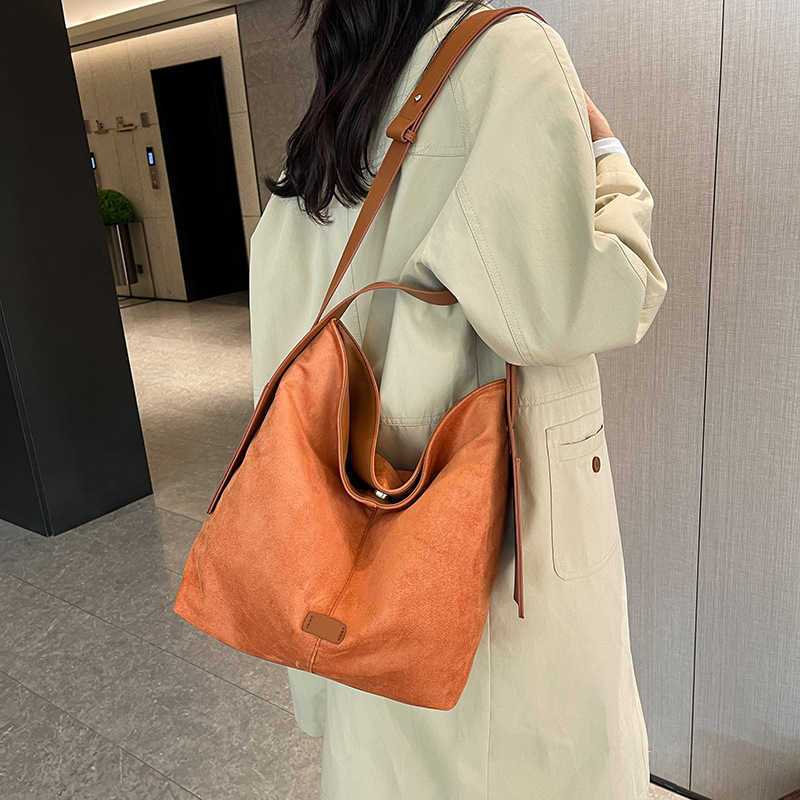 CMM Suede Bag For Women New High End Large Capacity Shoulder Bag Versatile Commuting Tote Bucket Bag