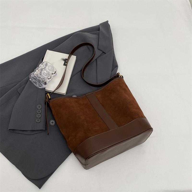 CMM Suede Suede Large Capacity Bag For Women New Autumn And Winter Fashion Crossbody Bag Soft Surface Single Shoulder Bucket Bag