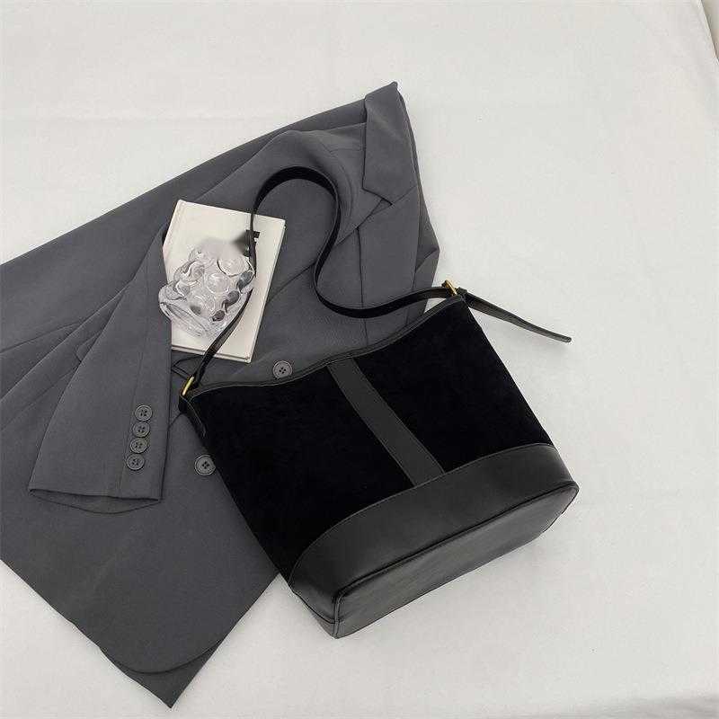 CMM Suede Suede Large Capacity Bag For Women New Autumn And Winter Fashion Crossbody Bag Soft Surface Single Shoulder Bucket Bag