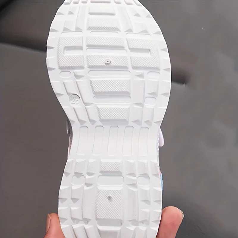 Athletic Outdoor Childrens sports shoes girls school casual shoes outdoor breathable running shoes lightweight velvet anti slip childrens shoes H24101