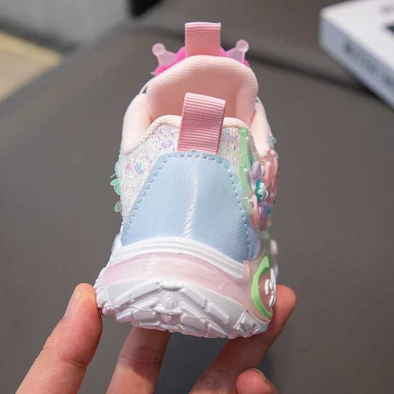 Athletic Outdoor Childrens shoes LED lights cartoon girls sports shoes anti slip Tn childrens running shoes sports shoes girls luminous shoes H241019