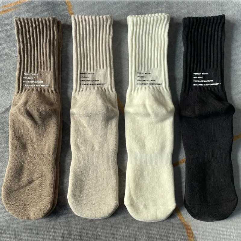 Cotton Letter Socks Men and Women Sports Breathable New Designer Crew Socks Autumn Winter Solid Casual Skateboard Hiphop SockXJ241019