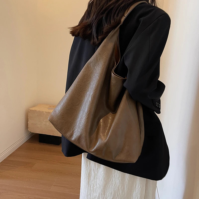 Retro large capacity commuting womens bag 2024 soft PU leather shoulder bag with pocket fashion trend er handbag 241018