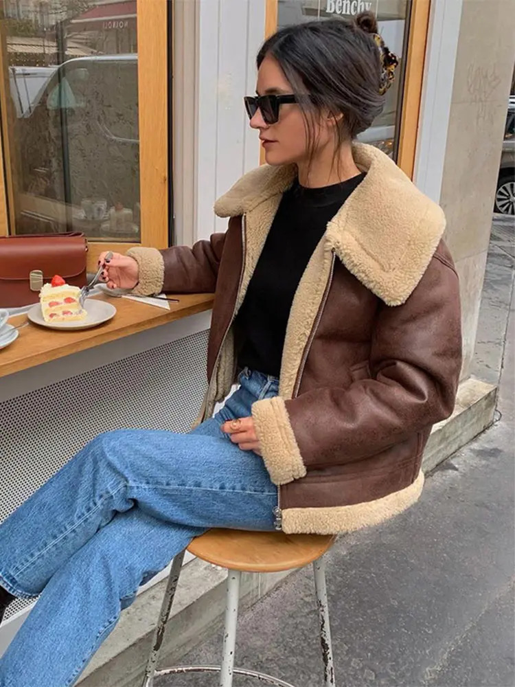 Retro Lamb Woolen Patchwork Short Coat Women Fashion Lapel Long Sleeves Leather Jacket Winter Lady Thick Warm Outerwear 241019