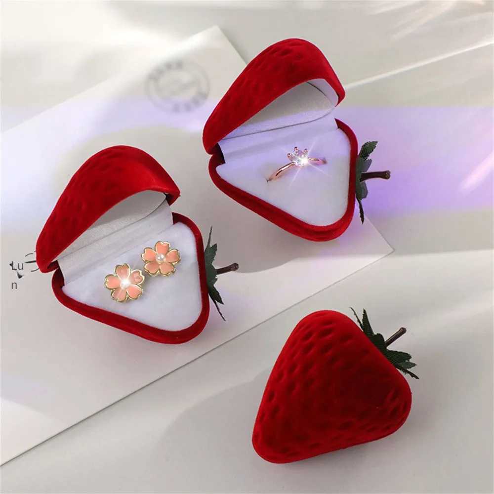 Velvet Red Strawberry Ring Box Romantic Wedding Jewelry Rack Box Plush Jewelry Display Box Valentines Day Gift W241019