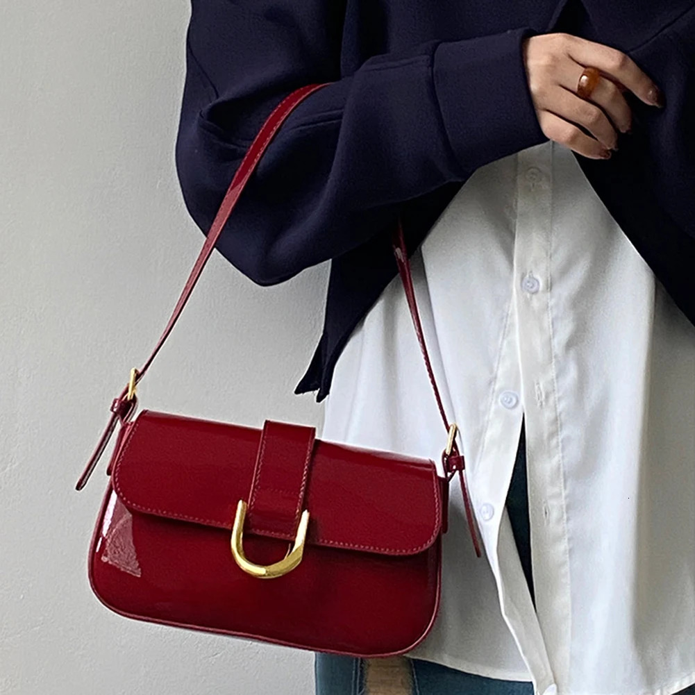 Retro patent leather shoulder bag womens flip side bag solid color bottom bag red side bag womens handbag 241018
