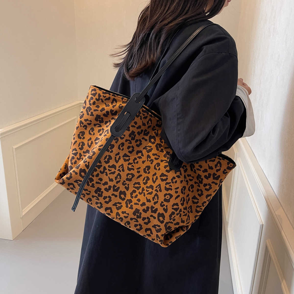 CMM Leisure Suede Large Capacity Bag New Autumn and Winter Popular Leopard Print Shoulder Bag Commuting Tote Bag