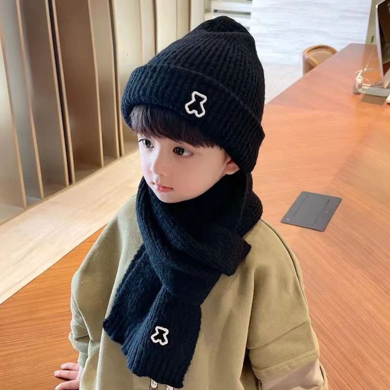 Korean baby hat scarf set autumn thick knitted warm pull hat for boys and girls cold resistant student scarf 241019