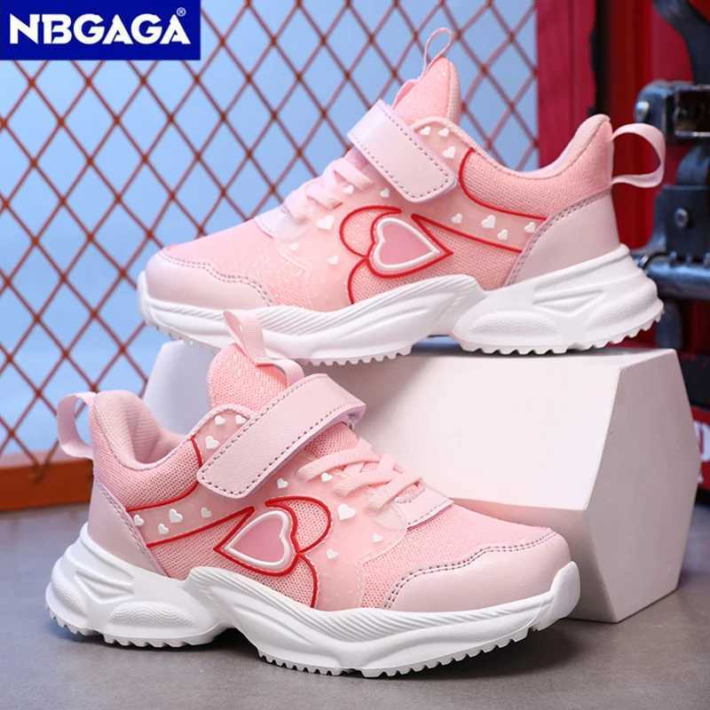 Athletic Outdoor Fashionable sports girls shoes breathable childrens Swt heart-shaped printed casual shoes lightweight childrens walking shoes anti sl