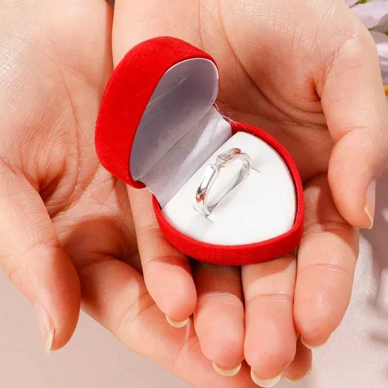 Floating Red Heart Ring Box for Wedding Rings Romantic Valentines Day Gift New Charm Jewelry Display Box Wholesale W241019