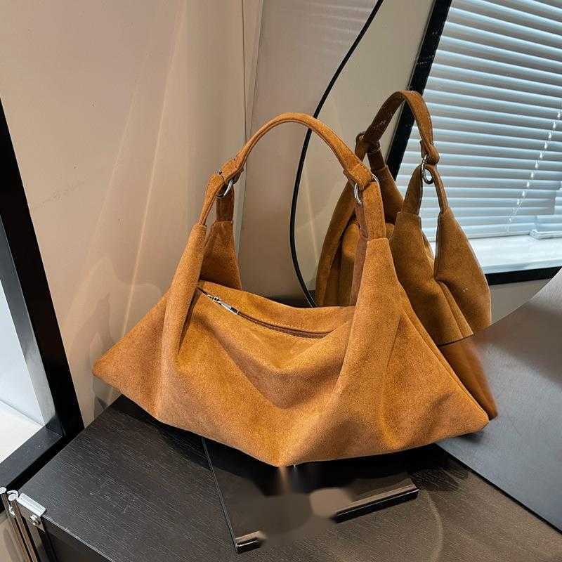 CMM Leisure Large Capacity Suede Bag for Women New Autumn and Winter Commuting Shoulder Bag Crossbody Bag Dumpling Bag