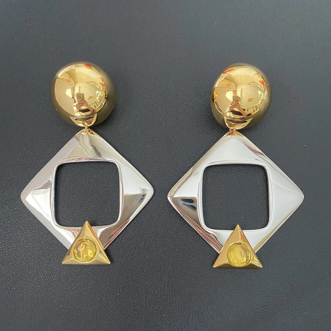 Fashionable ultra-thin hollow glossy metal square geometric earrings suitable for women exquisite daily jewelry 241018