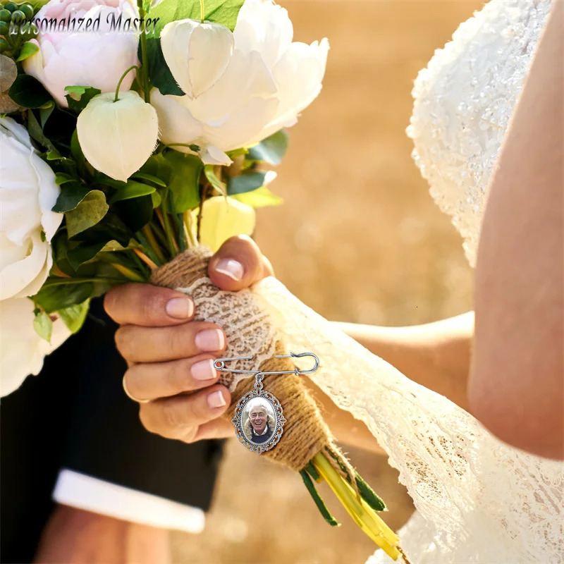 Personalized Masters Wedding Bouquet Po Charm Pin Brooch Image Customization Commemorative Boutique Oval Bridal Gift for Mother 241018