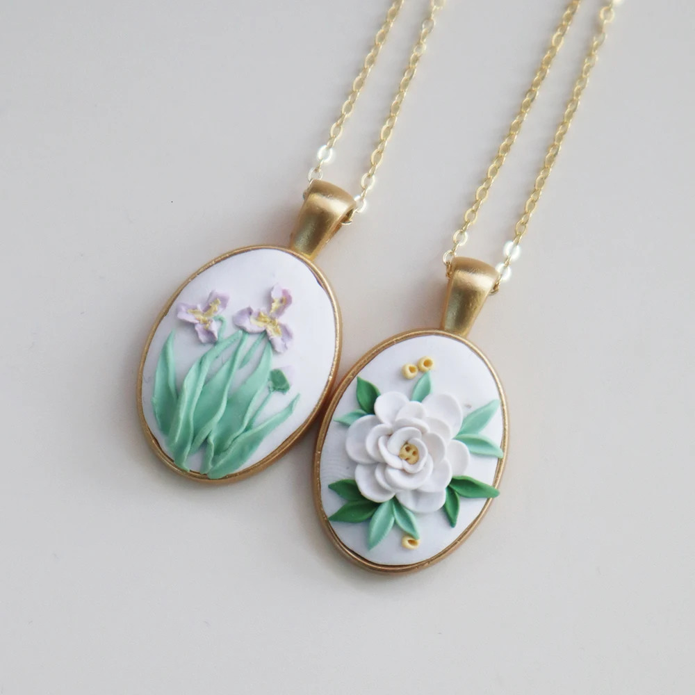 Clay flower pendant necklace suitable for girls simple fashionable and fashionable. Handmade polymer clay charm necklace set 241018