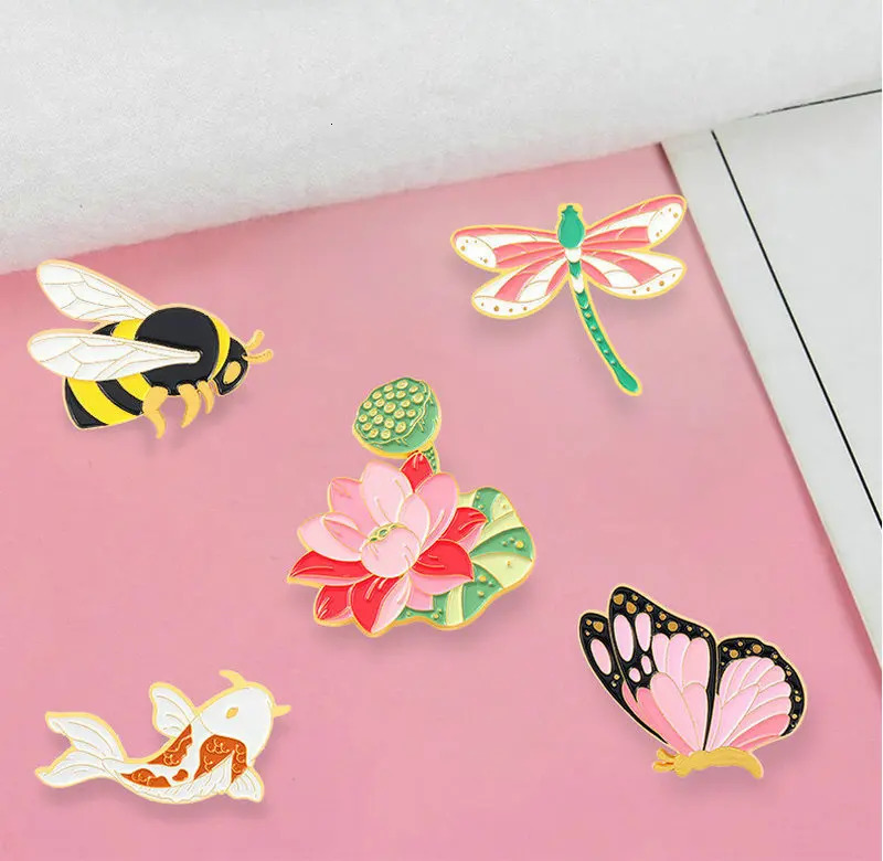 Customized enamel pin dragonfly koi butterfly sheepskin bag lapel badge art jewelry gift childrens friend Chinese ink painting 241018