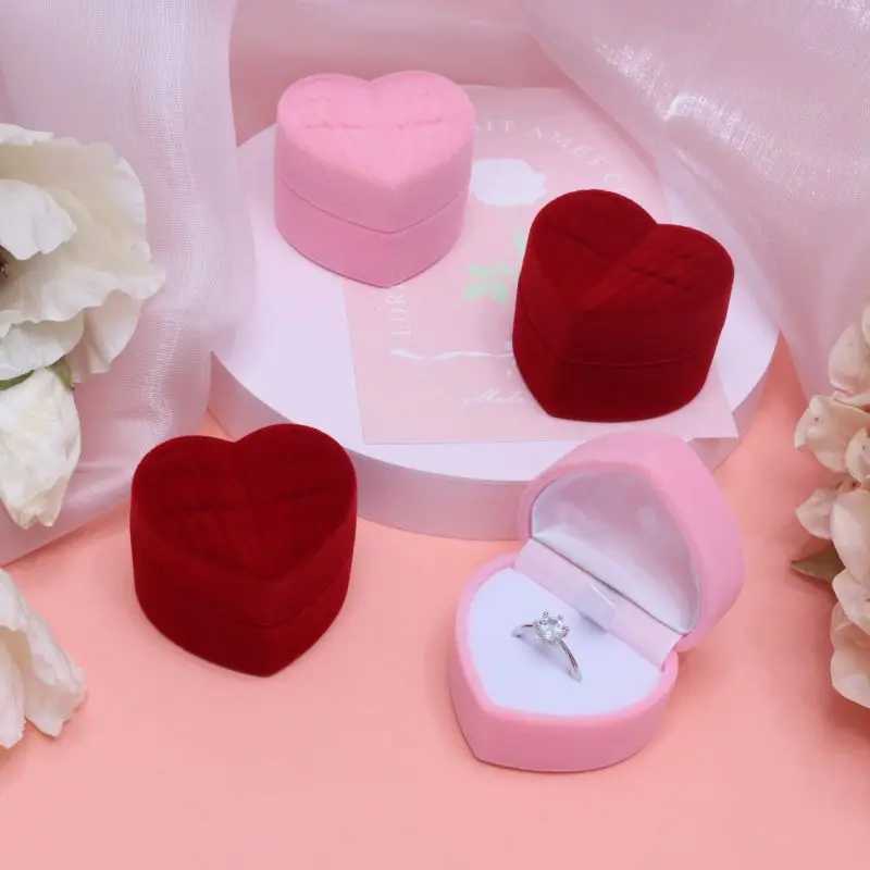 New heart-shaped velvet ring box used for suggesting engagement and wedding jewelry packaging display box red pink angel wing jewelry box W241019