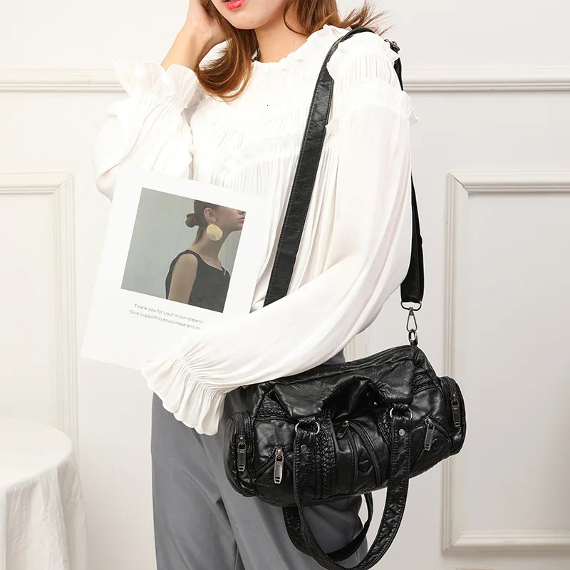 Black Y2k Womens Shoulder Bag Retro Punk Gothic Fashion er Pu Leather Handbag Large Capacity Rivet Motorcycle Handbag 241018
