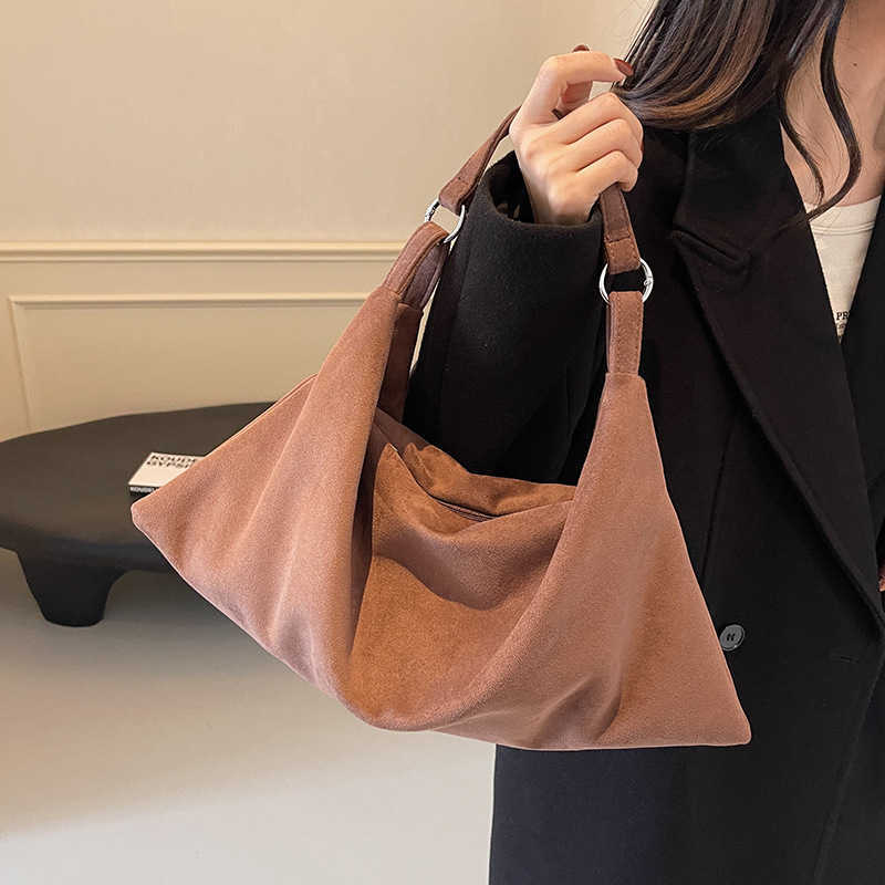 CMM Leisure Large Capacity Suede Bag for Women New Autumn and Winter Commuting Shoulder Bag Crossbody Bag Dumpling Bag