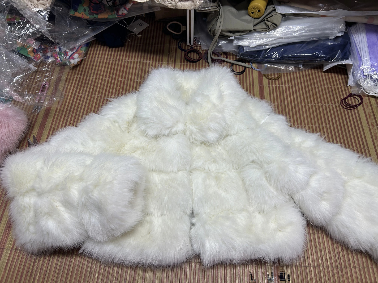 Casual white black fluffy winter faux fur coat womens short jacket long sleeved cut fluffy fur jacket womens coat 241018