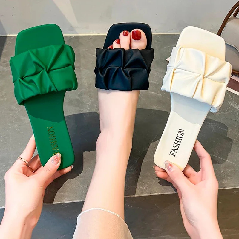 New designer flip flat shoes, new Korean pleated skirt, women's sandals, green slippers, sizes 35-42