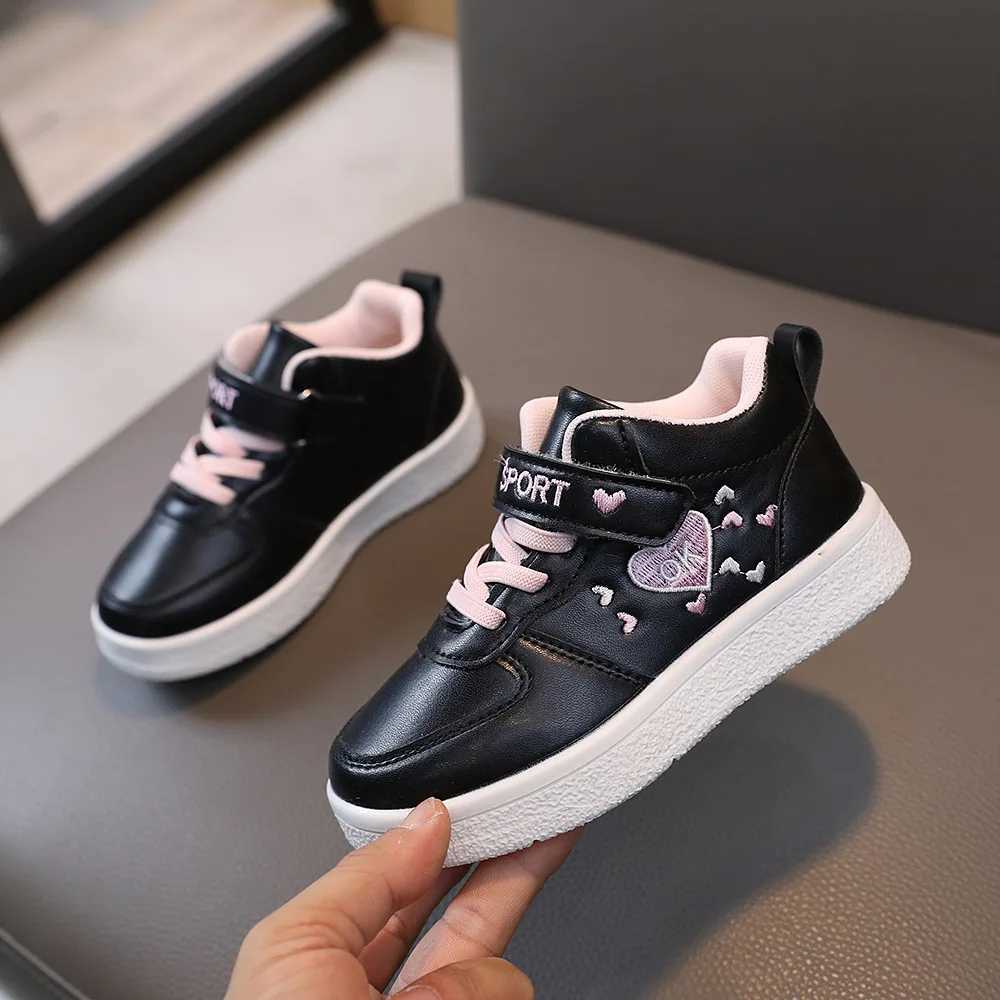 Athletic Outdoor Love Embroidery PU Leather Platform Shoes Childrens Casual Sports Shoes Round Toes Brand Designer Dad Sports Shoes H241019