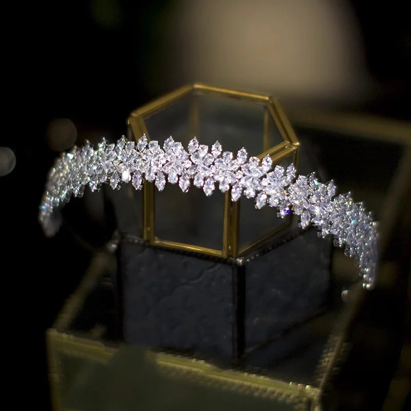 Luxury Bridal Headband Princess Tiaras Wedding Headband Cubic Zirconia Crown Womens Ball Birthday Party Headwear 241018