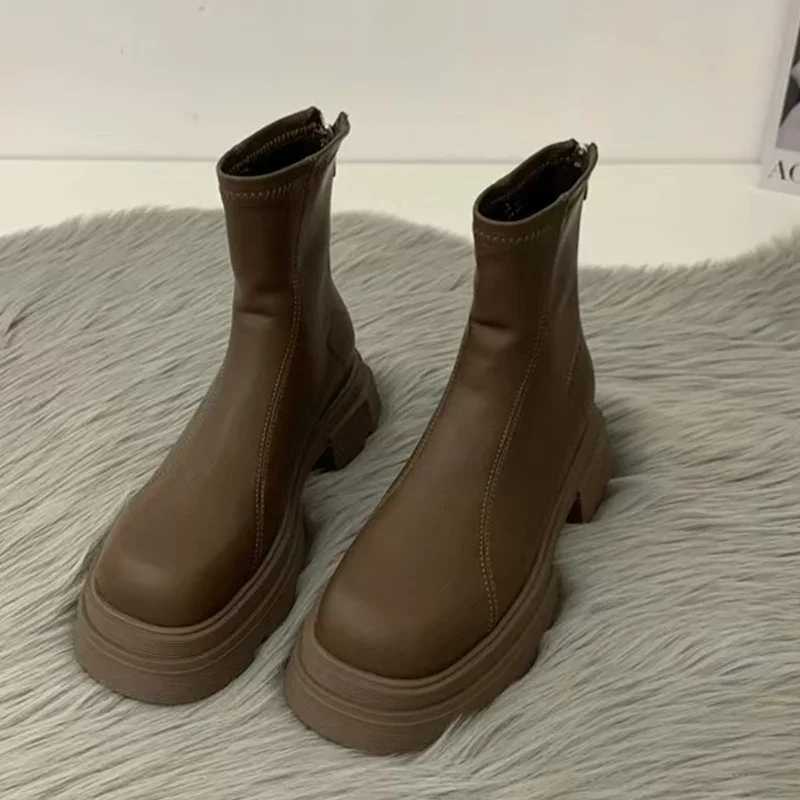Womens platform snow ankle boots mid boots fashionable motorcycle boots 2024 trend winter designer leather shoes Gottbotas de Mujer Y241019