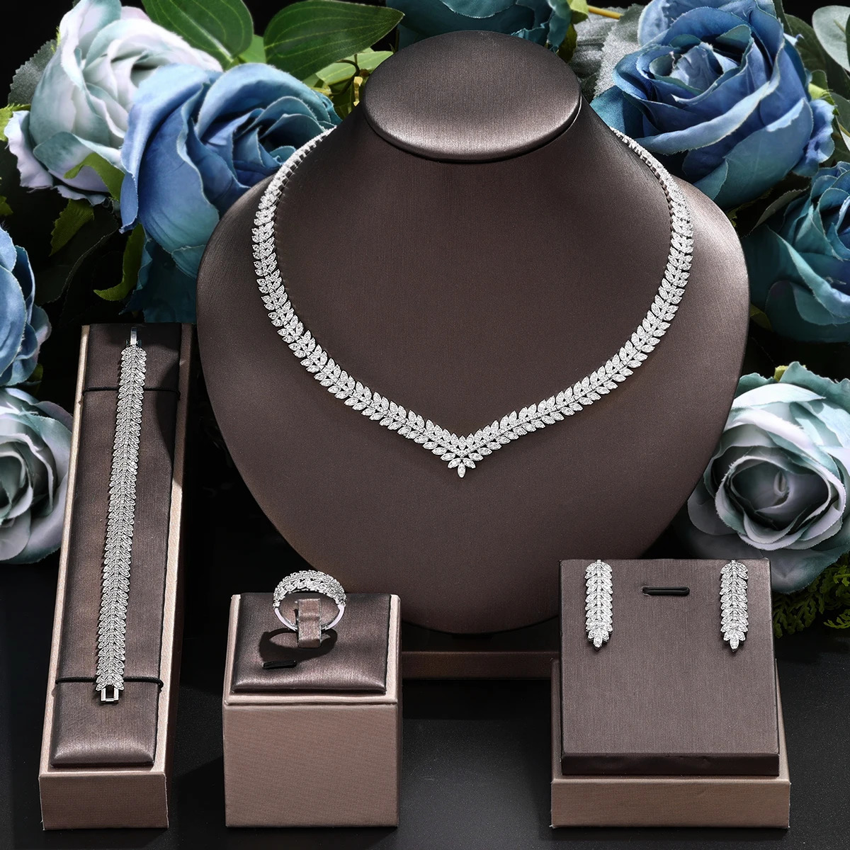 Nigeria 4-piece bridal zirconia jewelry set suitable for womens parties luxurious Dubai Nigeria platinum CZ crystal wedding jewelry set 241018