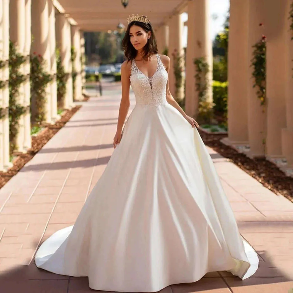 Simple White Satin Wedding Dress With Pockets Lace Appliques Sleeveless V-Neck A-Line Long Bridal Gown Open Back Court Train Elegant Vestido De Novia 