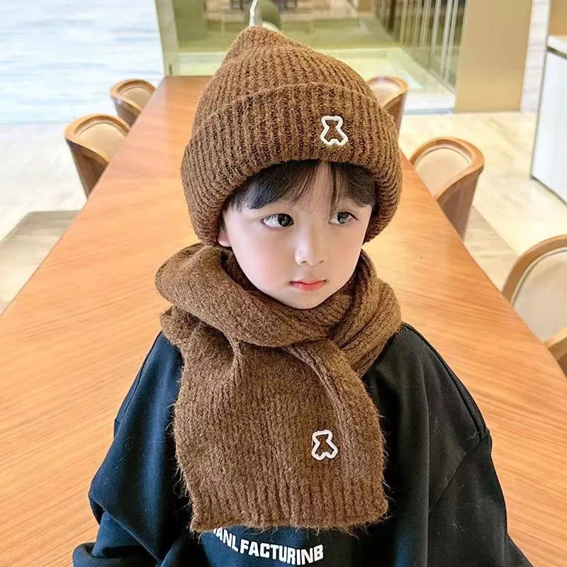 Korean baby hat scarf set autumn thick knitted warm pull hat for boys and girls cold resistant student scarf 241019