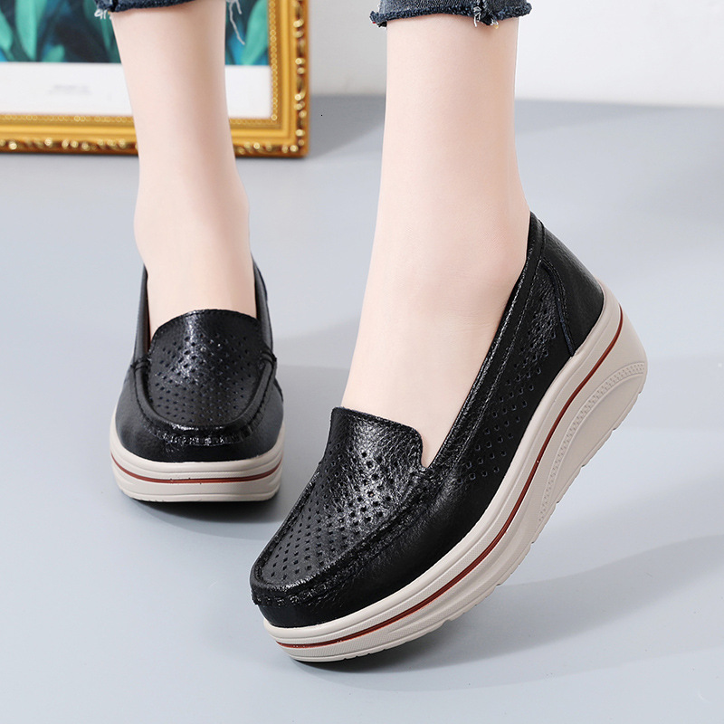 Spring Collection Thick-Sole Women's Athletic Shoes Chic Sportswear with a Modern Twist