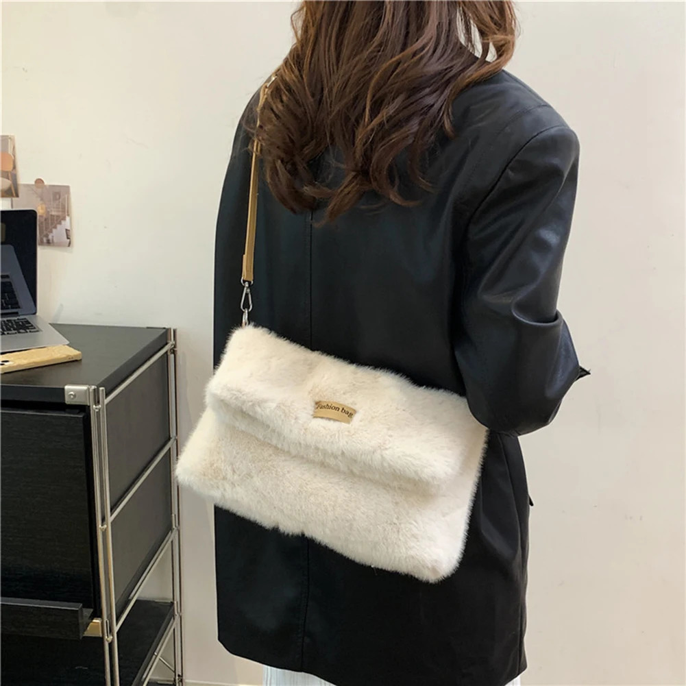 Womens plush cross bag adjustable shoulder strap fluffy handbag retro fur shoulder bag square homeless bag winter date wallet 241018