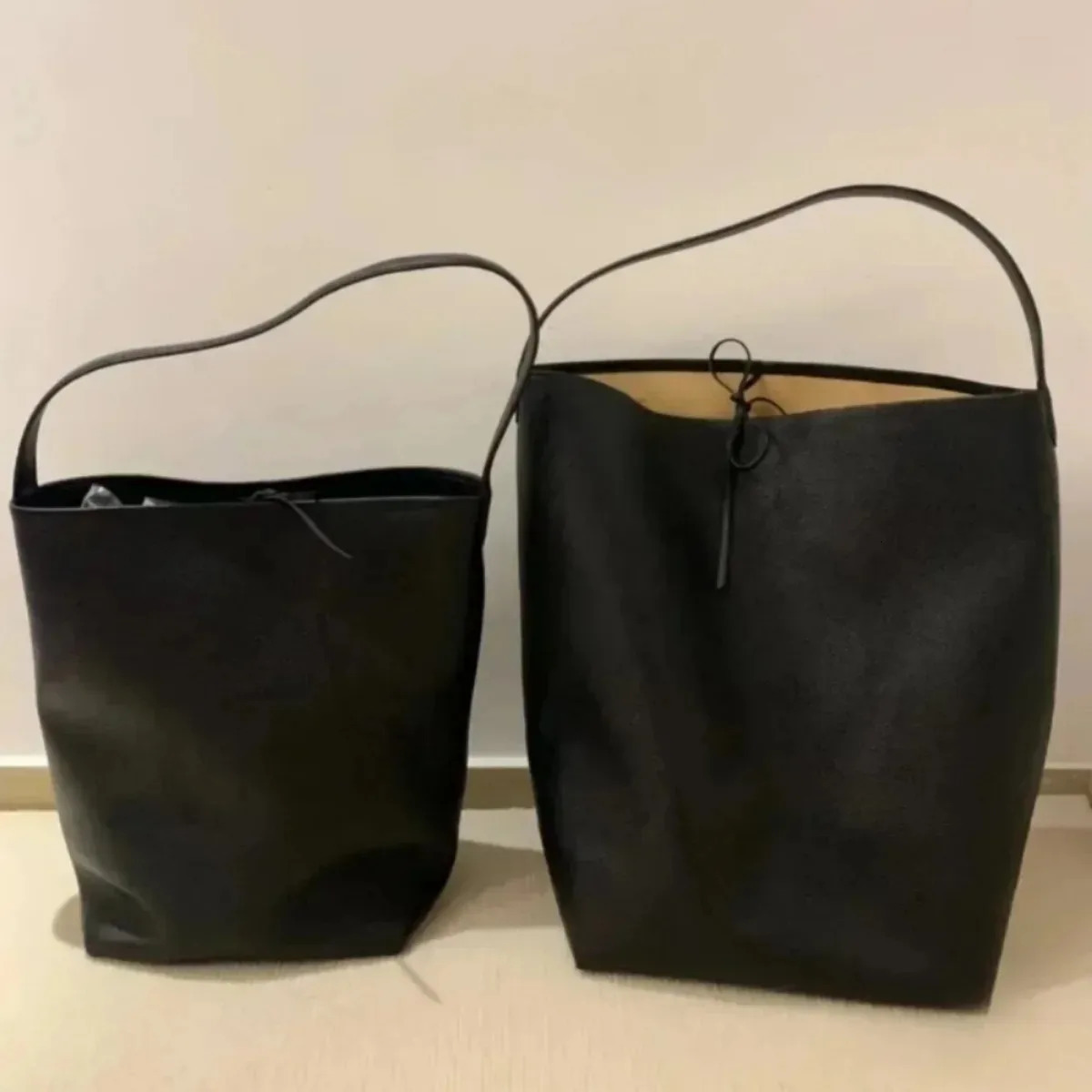 Womens leather high-capacity commuting handbag suitable for autumn and winter simple womens single shoulder portable bucket bag 241018